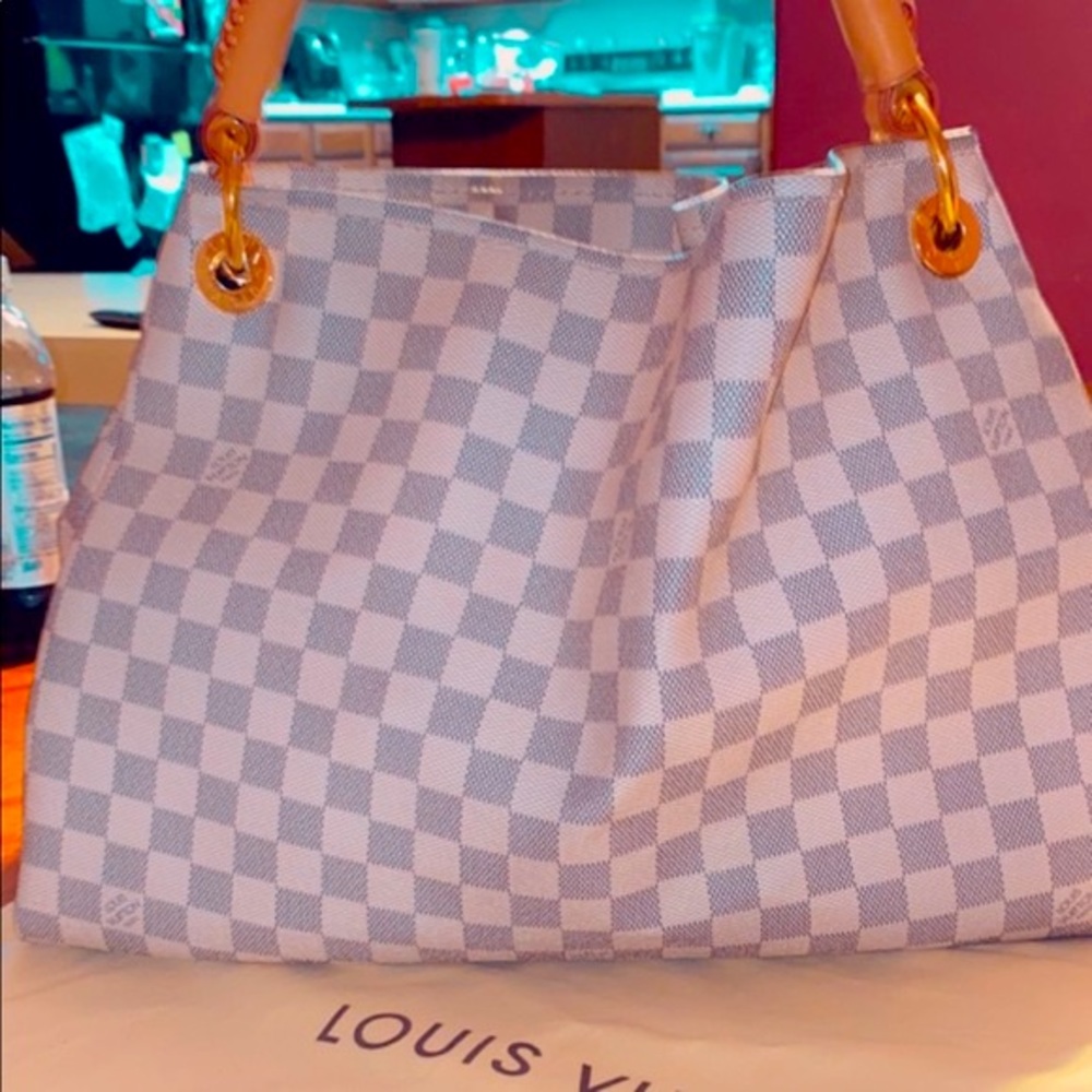 AUTHENTIC LOUIS VUITTON ARTSY MM DAMIER BAG♥️